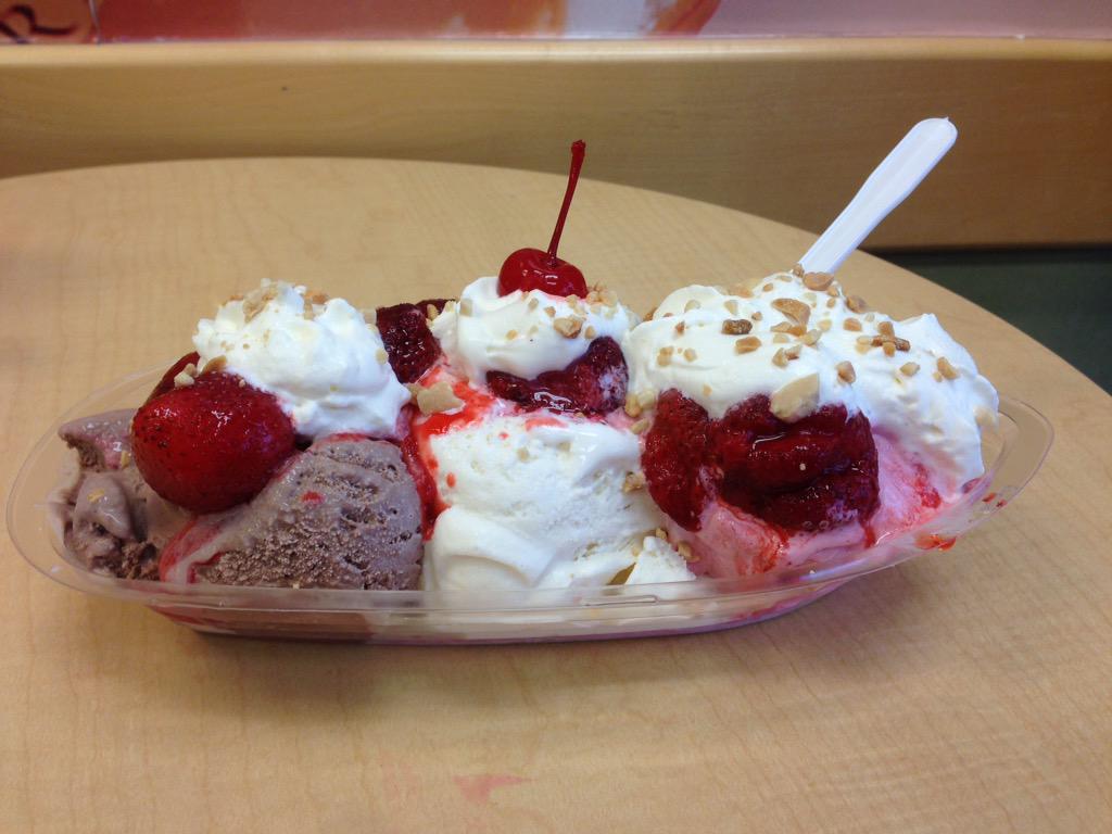MizzMamaciita's tweet photo. Celebrating my 30th Bday at @MarbleSlabCan enjoying my 1st banana split #MSCBYOB thanks #MarbleSlabCan http://t.co/C0CKlTEFhG