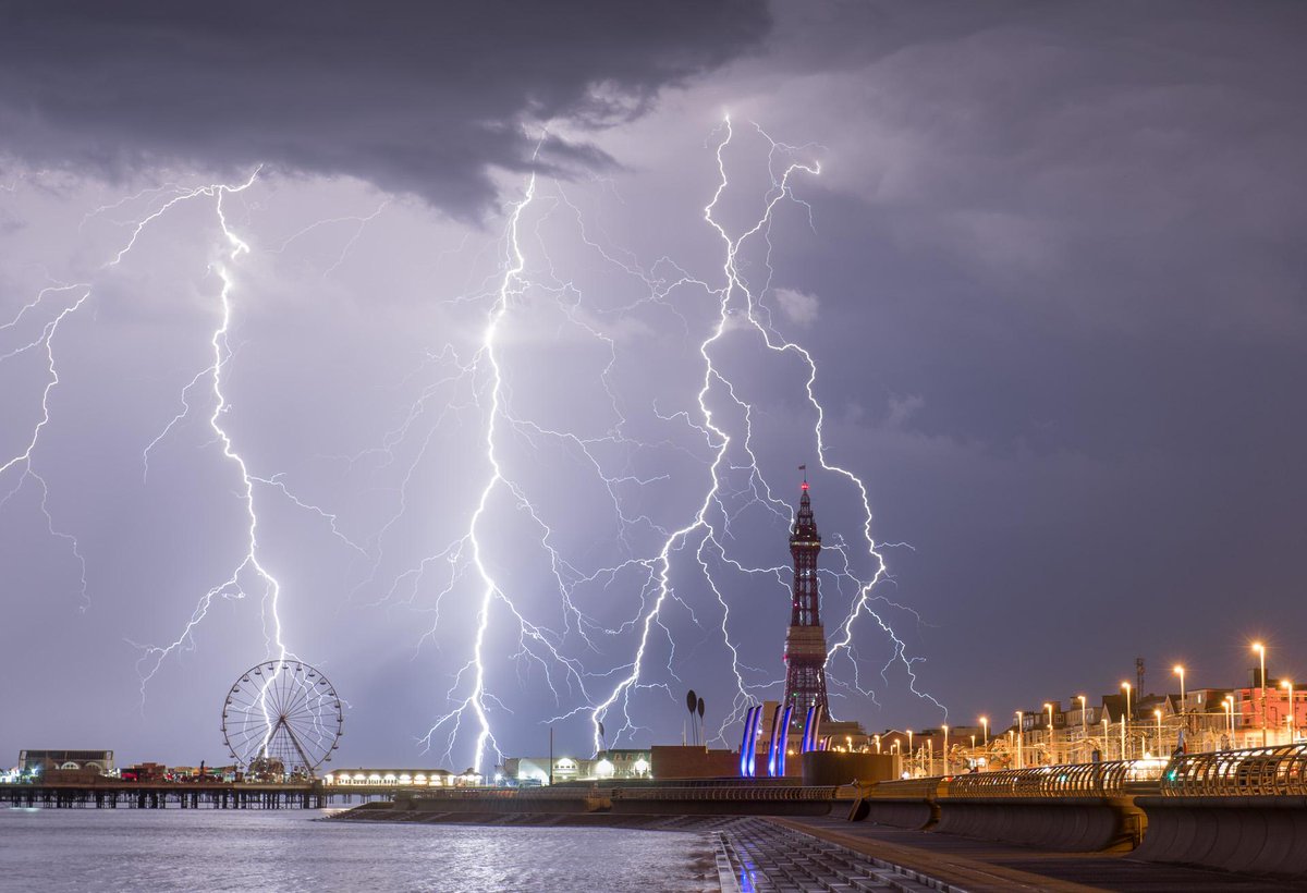Stephencheatley's tweet image. @SkyNews Some amazing lightning pics I took from Blackpool this morning