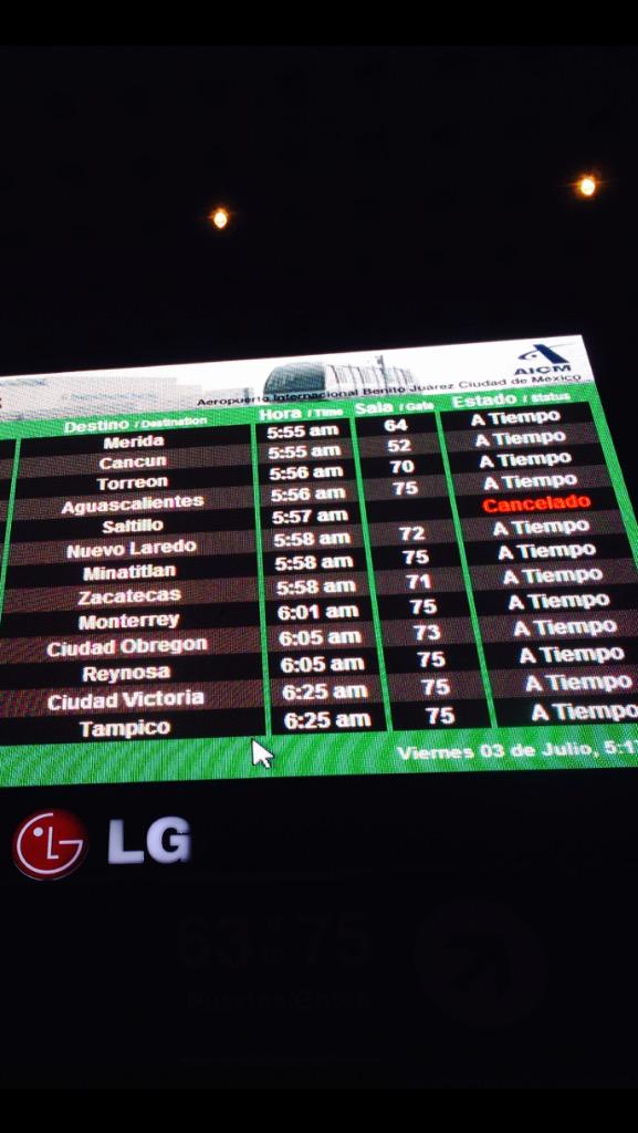 ErandiRM's tweet photo. @AM_Escucha @AeroMexico vuelo am246 cancelado!! Sin más!! Váyanse a Mty y háganle como puedan #reembolsodetaxi http://t.co/P67Py7euYD