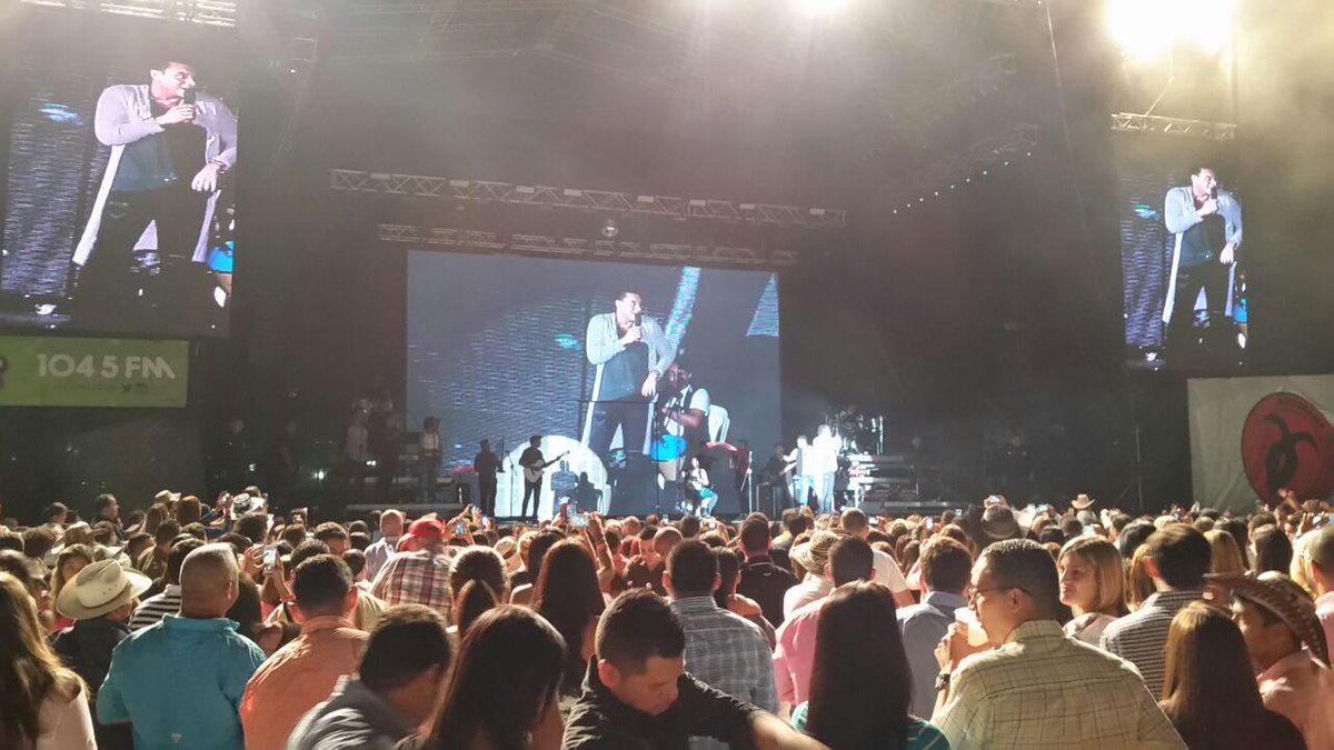 pintarlaciudad's tweet photo. @SilvestreFDC Caracas vibro en el CCCT con el #TourSigoInvicto360  @carlosbloom @korakperez @carlosmariodj http://t.co/3rRplDL3wx