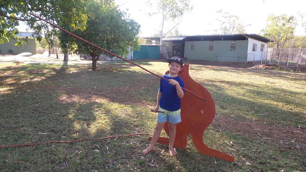 TourismTopEnd's tweet photo. Spear throwing with #TopDidj Cultural Experience in #KatherineNT #familyfun #TopEndNT #NTAustralia http://t.co/tPFU89kyk0