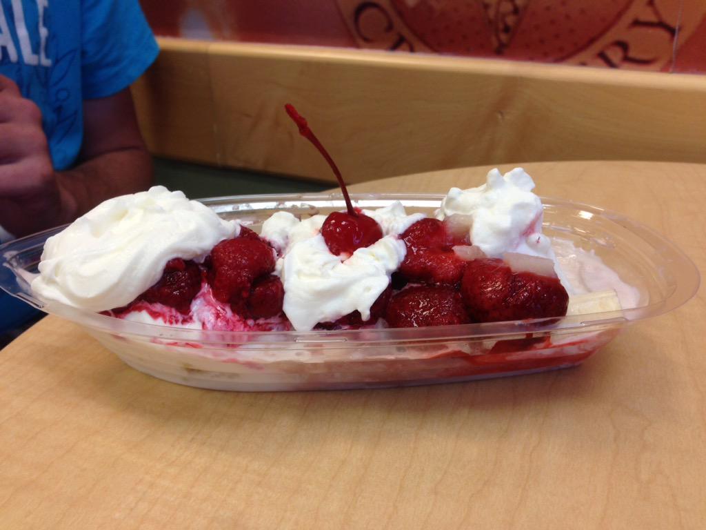 ICEMAN2087's tweet photo. 1st banana split @MarbleSlabCan #MSCBYOB #MarbleSlabCan http://t.co/IJqokuTwPW