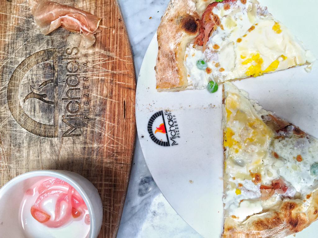 SamShootz's tweet photo. #best #pizza ever! #Egg on pizza #FTW http://t.co/toUmiTVxwd