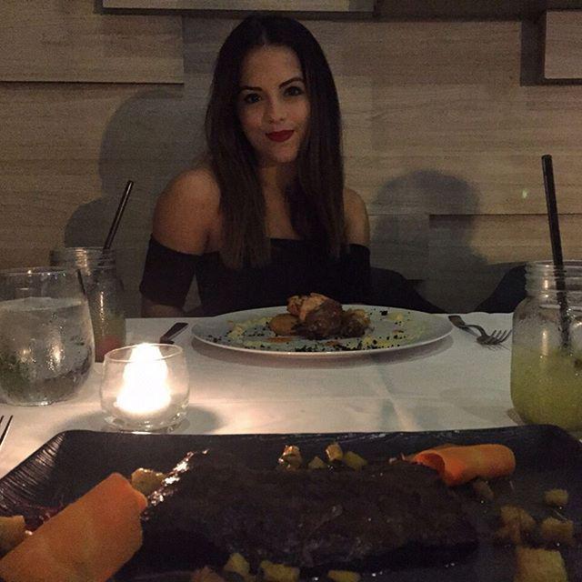 pvollert's tweet photo. Cenita con la mejor compañia #Date #TGIF http://t.co/JXm4cODo0r http://t.co/oz8JoVs80g