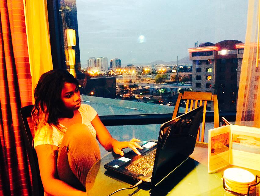 sherell_jackson's tweet image. #HomeworkTimeInVegas #WorkHardPlayHard #ReadingScripts #ActorsLife