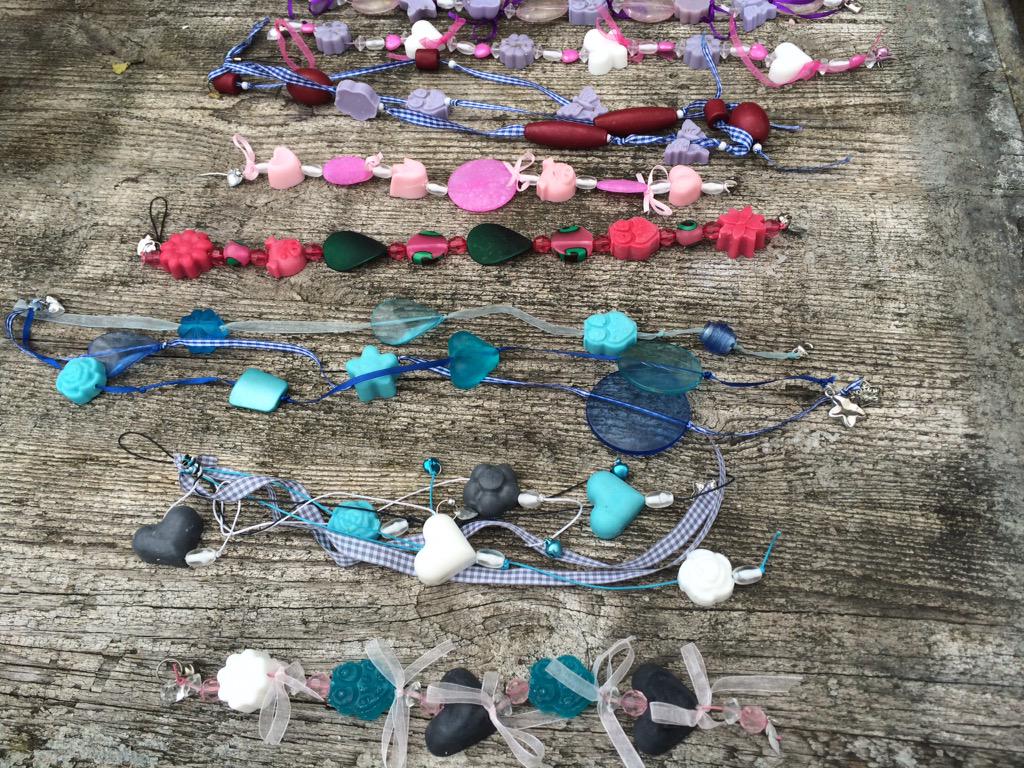 Vanmiddag een gezellig en geurende #zeepketting #workshop verzorgen bij <a href="/DeRietstulp/">DeRietstulp</a> #Giethoorn