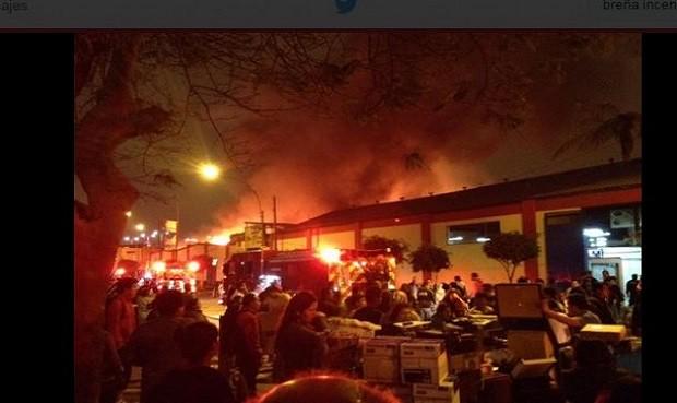 [LO ÚLTIMO] #Breña: Reportan incendio cerca al Hospital del Niño ow.ly/PagFg