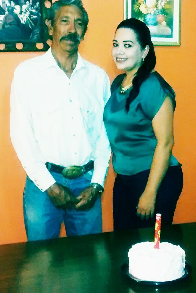 BOLVEDA's tweet photo. #CUMPLEPAPA #GUAPOSMIL #FELIZ🆒🆗���🎁🎂🎈 http://t.co/3q7qmE1OBY