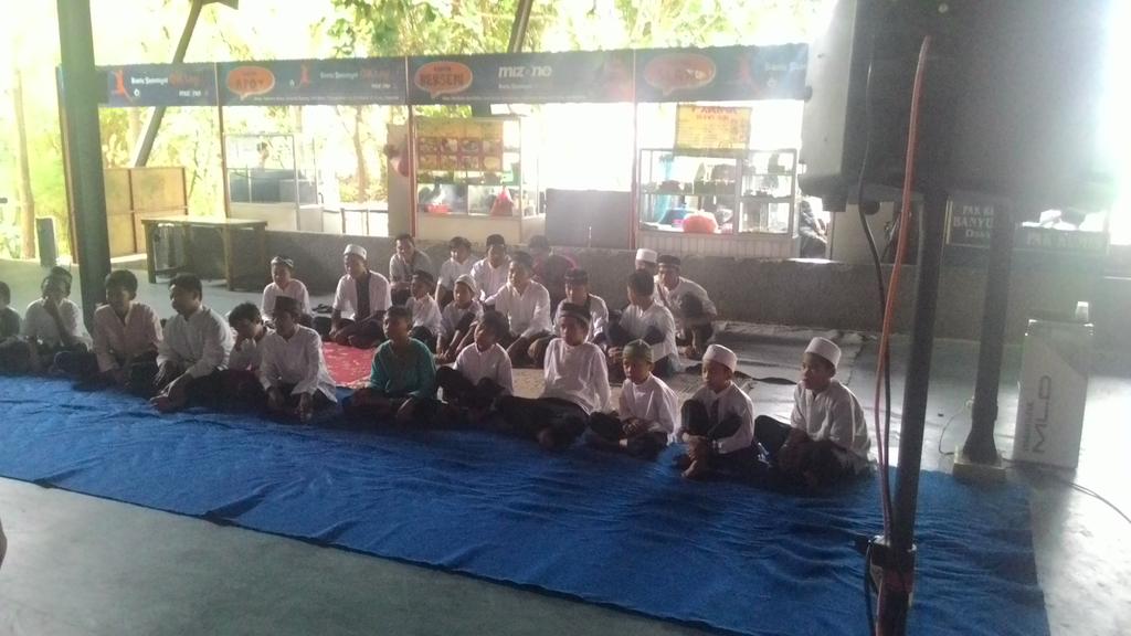 ternyata disiplinnya Fanbase ditangsel masih kalah sama adik-adik dari panti asuhan Al-Firdaus 😑

yuk merapat gaes 😁