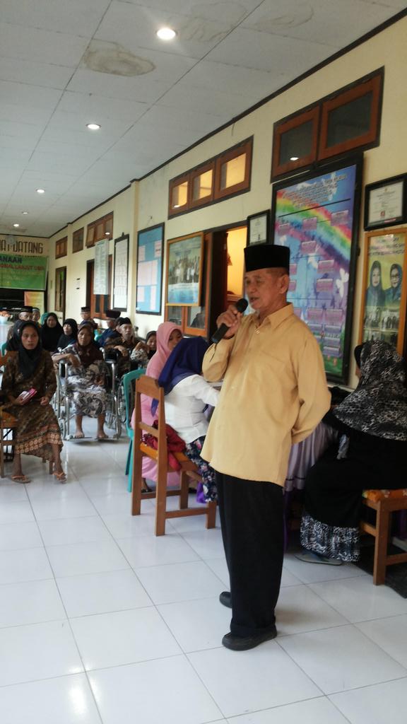 Smbtn dri Pengurus Panti werda Limboto. <a href="/Info_Gorontalo/">Informasi Gorontalo</a> <a href="/MBSpensaLimboto/">MBSL GORONTALO</a> #SenyumKitaSenyumMereka