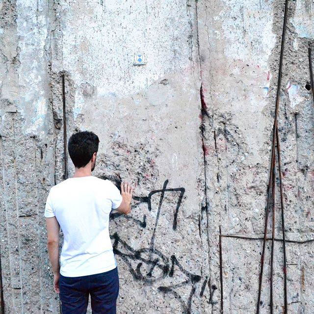 ivanys94's tweet photo. Las barreras fisicas han sido derribadas, derribemos ahora las mentales #berlin #berlinwal… http://t.co/qrTWcHAg1E http://t.co/rjbKaXSk86