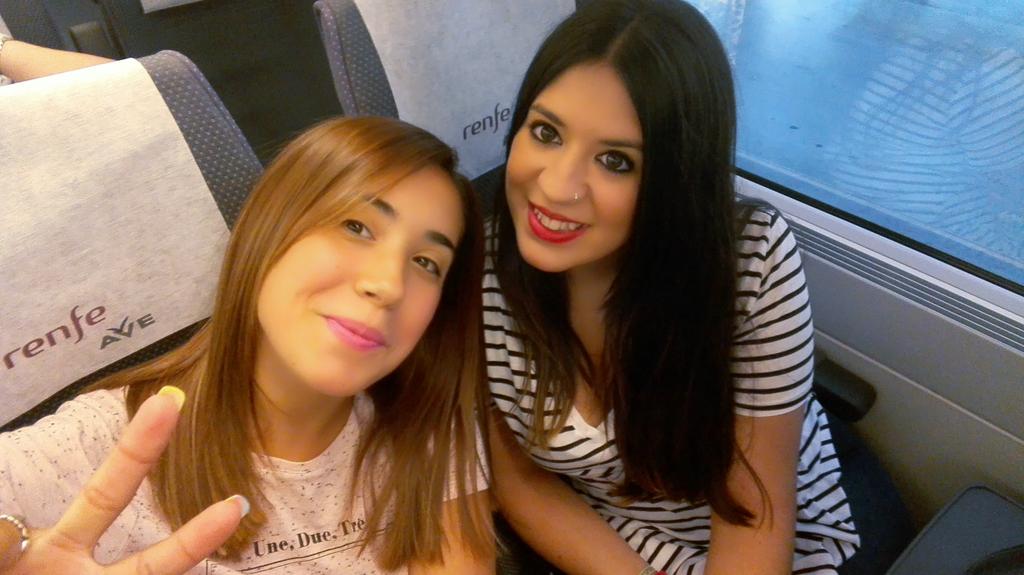 eva_barea's tweet photo. Pues camino a madrid!! Con @victoriab21 http://t.co/gP1b4A2q3K