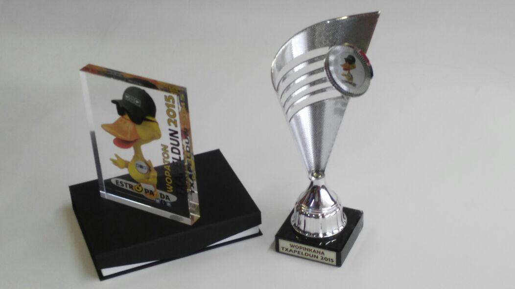 Estropatada's tweet photo. Estos premios son para los #wopatones. Para el más votado en la exposición y otro para el ganador de la WOPGincana ;) http://t.co/fliH3FkhbL