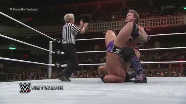WWE's tweet photo. #LIONTAMER by @IAmJericho!! @WWENeville taps out!! 
#BeastInTheEast http://t.co/ywB7HrTAwF