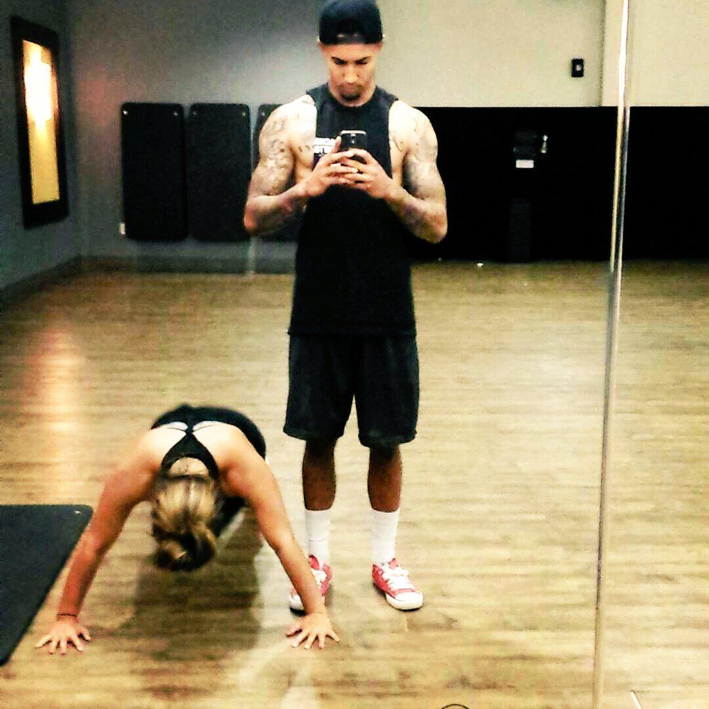 austinbauer12's tweet photo. Skippen leg day http://t.co/3d9clOfFn7