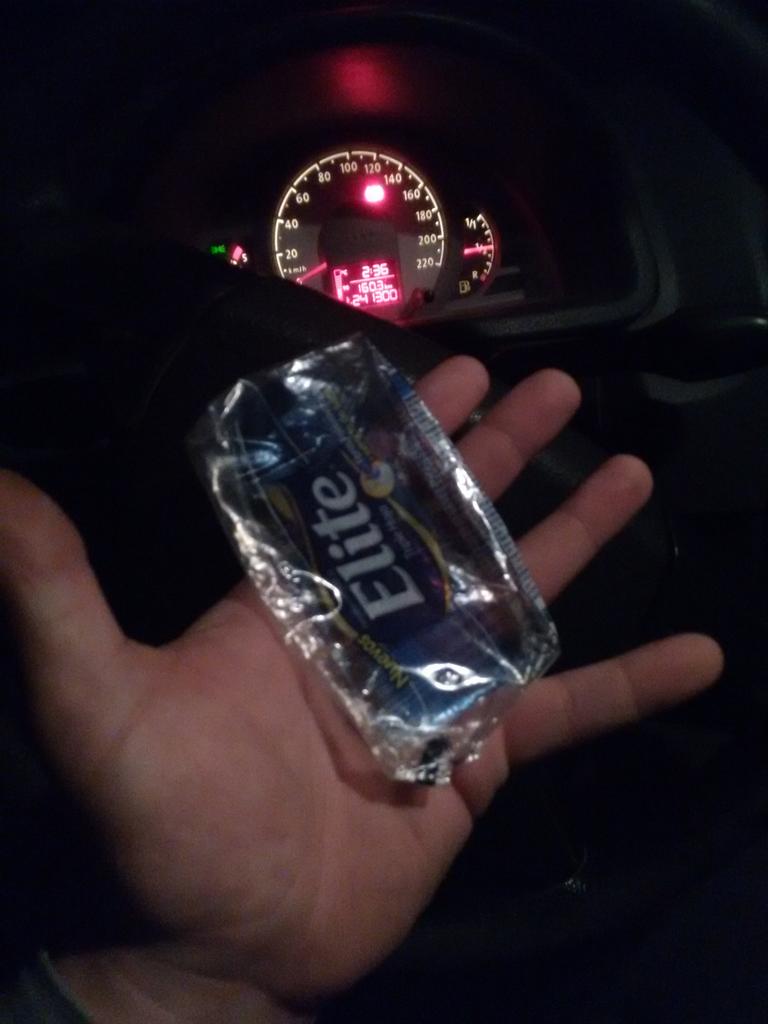 edugimenezcabj's tweet photo. El paquete de pañuelos descartable N°15 se me término... #GripeModeOn http://t.co/t2l3l4hs3X