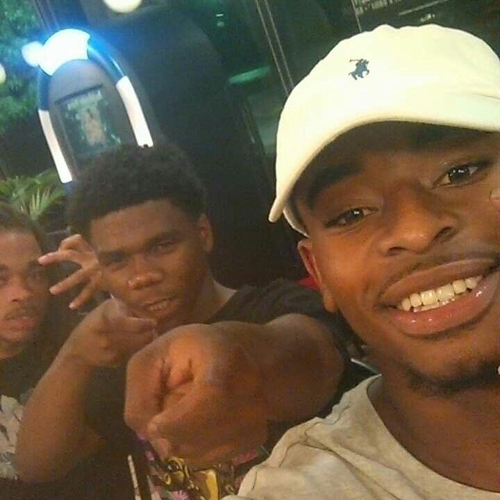 Jtgossett's tweet photo. #GangGang #OffDaShitz #WaffleHouseFlow ๐๐ด๐ http://t.co/EEyeyNekWI