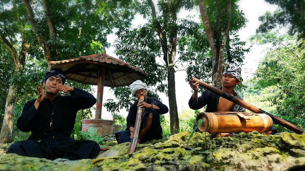 barrykusuma's tweet photo. #Live Weekend gini paling seru menjelajah Gua Gudawang di Bogor dan menikmati alunan musik tradisional Sunda. http://t.co/XZmTXWoDoy