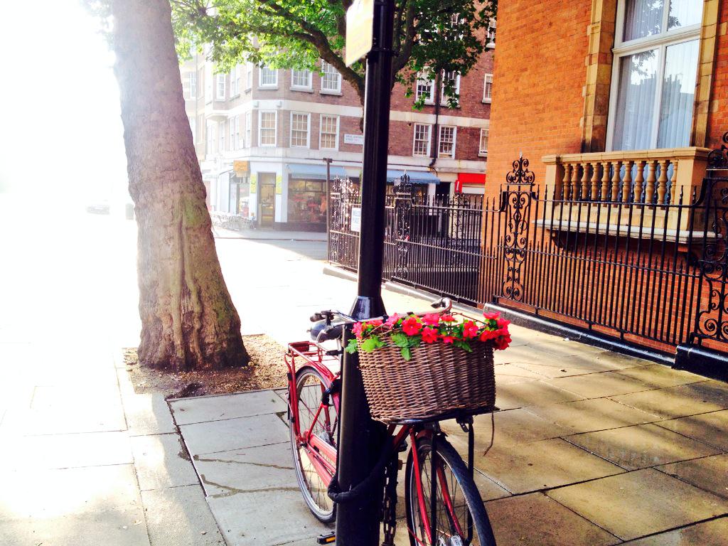 Unlike me, London looks good in the morning. London you babe.