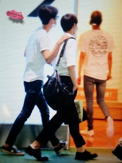 sejun_s2's tweet photo. 아이고 세상에.....사스가 김준면 어깨 성애자.... #공항세준 http://t.co/79w0gS7p4C