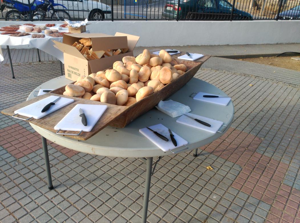 Vidal_mo's tweet photo. #OlimpiadasRurales2015  vamosss a reponer fuerzas antes de los Mizos http://t.co/X5o1jmAHZF