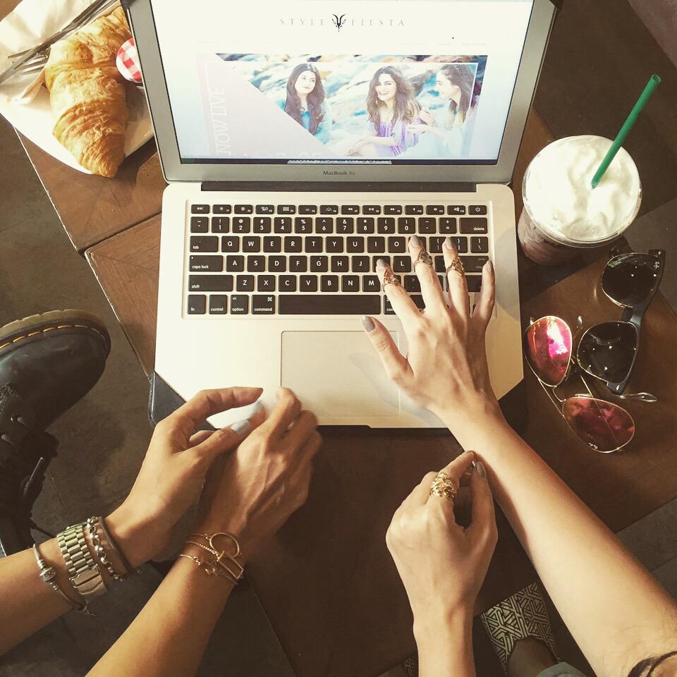 HT48Hours's tweet photo. We love our caffeine pumped meetings @StarbucksIndia clearly loving our @StyleFiesta accessories today #HTxLAOB http://t.co/vTyy89gS0z
