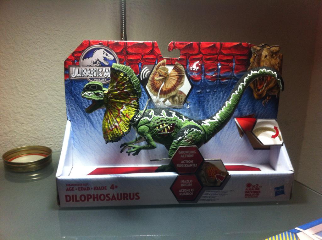 frfrisco15's tweet image. My Dilophosaurus repaint. Hasbro, do your job! #JurassicWorld #JurassicJuly #StickStupid #Spitter