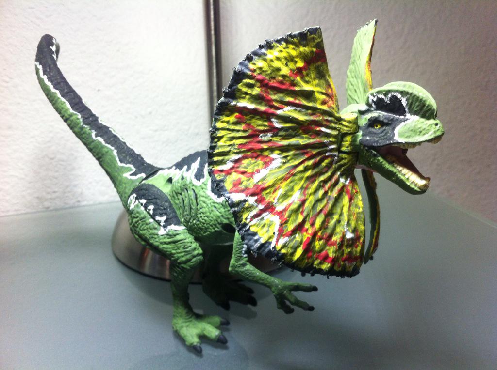 frfrisco15's tweet image. My Dilophosaurus repaint. Hasbro, do your job! #JurassicWorld #JurassicJuly #StickStupid #Spitter