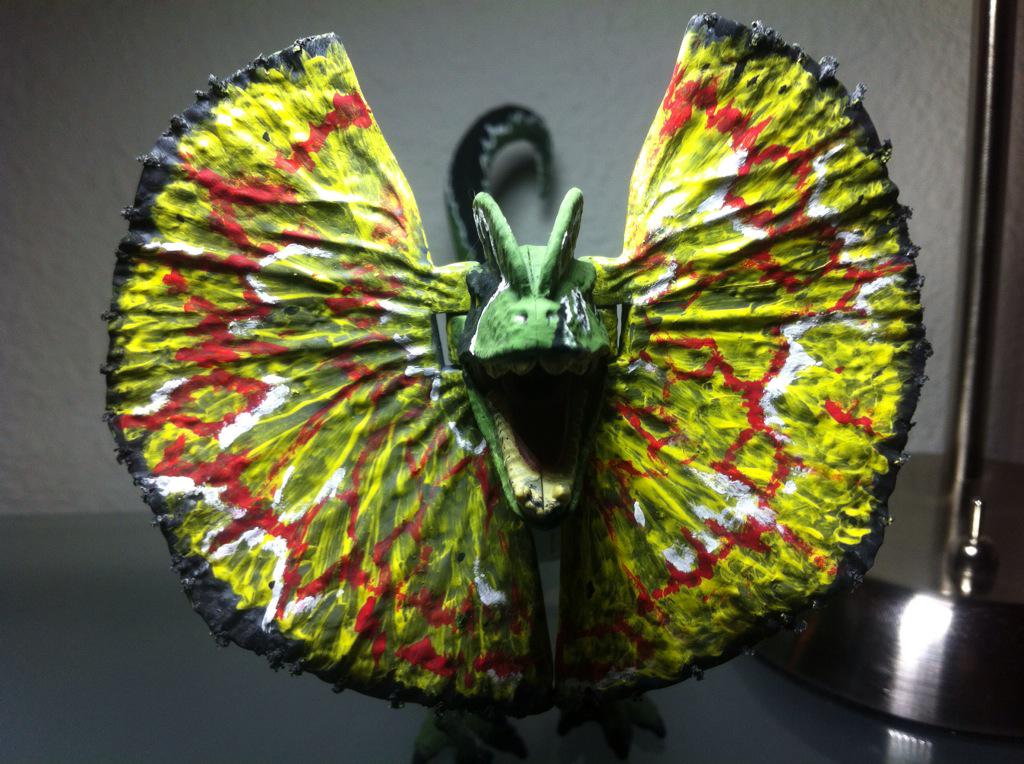 frfrisco15's tweet image. My Dilophosaurus repaint. Hasbro, do your job! #JurassicWorld #JurassicJuly #StickStupid #Spitter