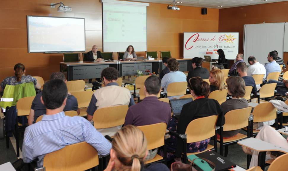 correodeburgos's tweet photo. #Burgos Los Cursos de Verano de la @UBU cumplen dos décadas de formación http://t.co/ioHKALQfsT http://t.co/646DAkOjX5