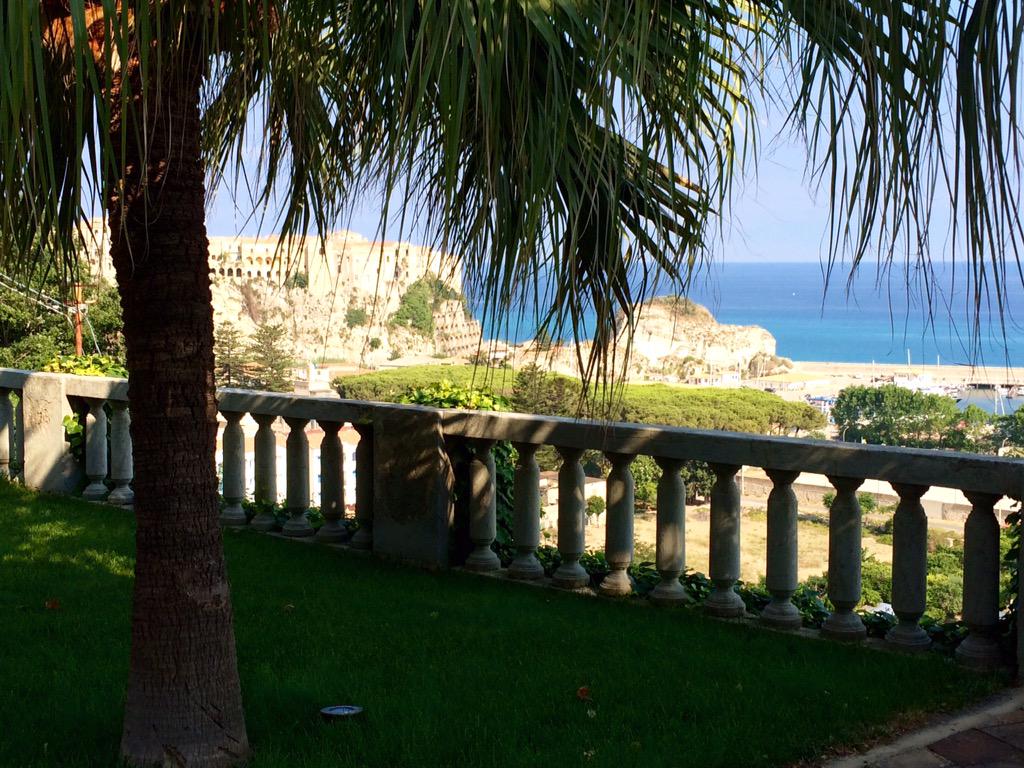 Villapaolahotel's tweet photo. Good morning from #Tropea #Southitaly http://t.co/MvuMMORyAY