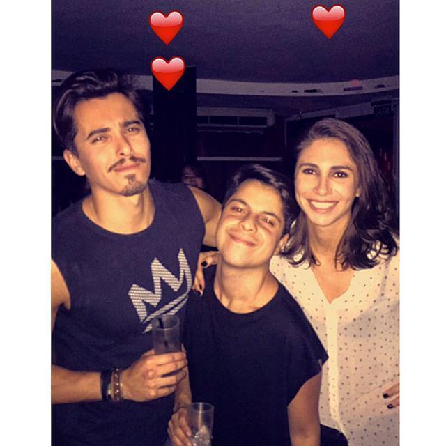 instaipanema's tweet image. (Insira legenda de superaçao que nao tem nada ver com a foto) 👯👯m#basic #amores #basicbitc… ift.tt/1LJF3BV