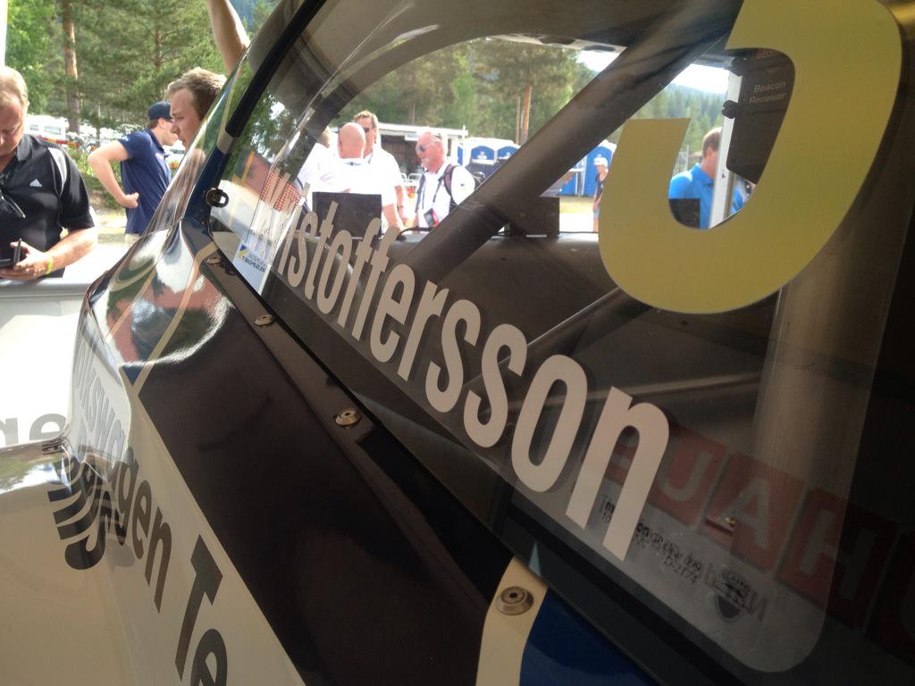 VwPer's tweet photo. One hour before open practis, heat is in the air! @HoljesRX @FIAWorldRX @VWSverige @polodrivercom @JohanKMS88 http://t.co/ziMg2sigxD
