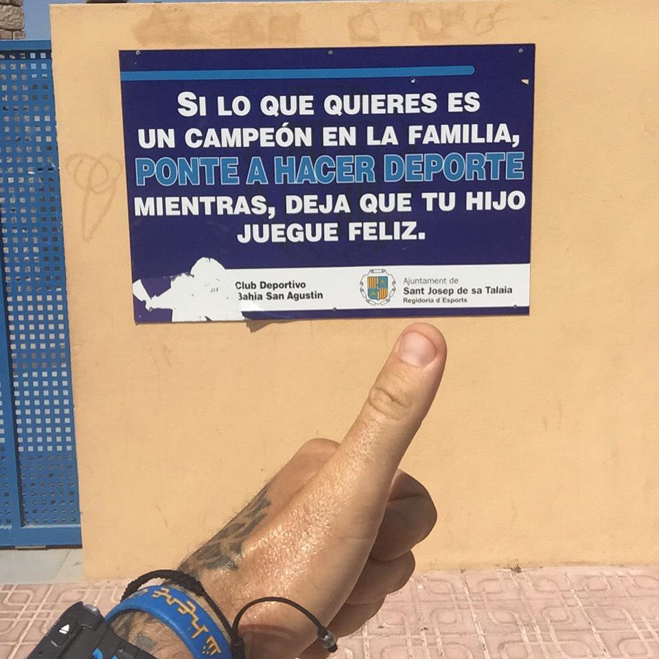 josefajram's tweet photo. Mensaje para los padres que piensa que su hijo ha de ser el nuevo Messi o Cristiano Ronaldo http://t.co/rCtniQsaU4