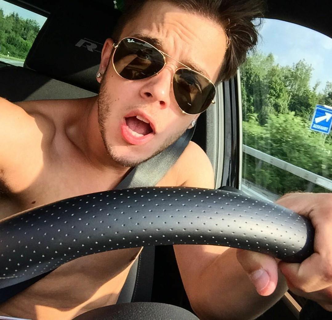 haenni__luca's tweet photo. Off to #Stuttgart 😎❤ http://t.co/HuLpQkRMuc