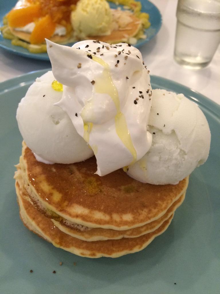 tikitikihoney's tweet photo. 塩ジェラート��パンケーキ。オリーブオイルとブラックペッパーがまた絶妙♡ http://t.co/hTgwUQB7eY