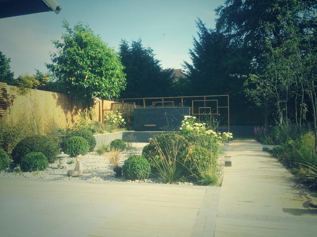 Latest garden almost complete, thanks to @CEDNaturalStone @islandstoneuk <a href="/SilvaTimber/">Silva Timber</a> for all the beautiful materials