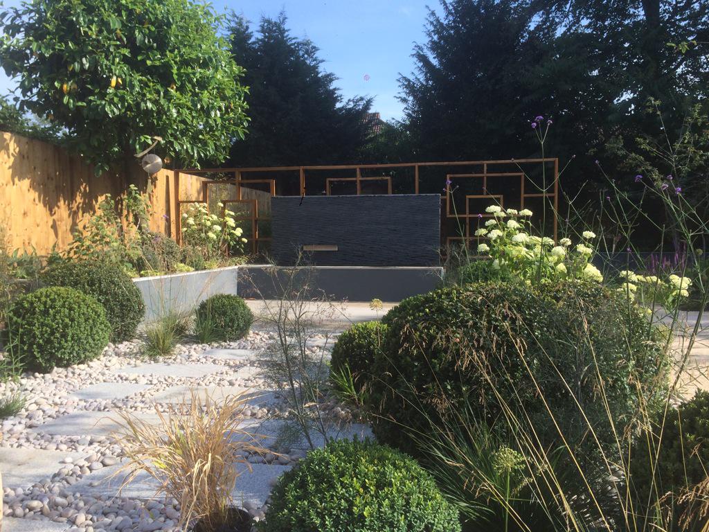 BelsizeGardens's tweet photo. Latest garden almost complete, thanks to @CEDNaturalStone @islandstoneuk @SilvaTimber for all the beautiful materials http://t.co/kTwUH5bSYF