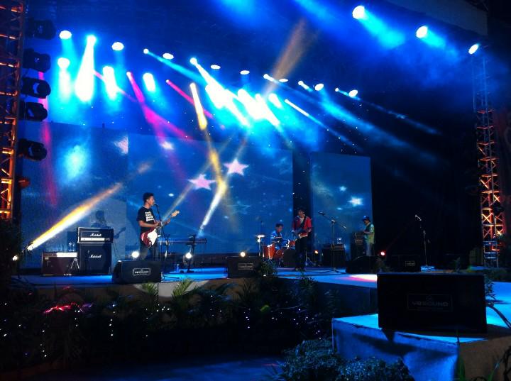 Band ska pertama yg tampil di #SkaMusikal <a href="/JakartaFairID/">Jakarta Fair</a> Rabu malam lalu adalah Puas Ska