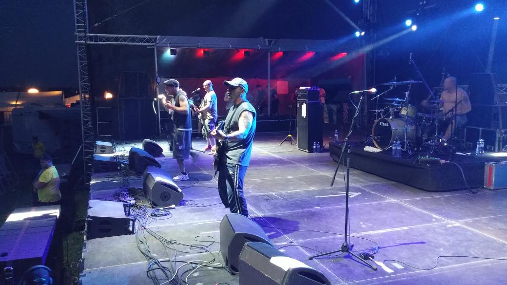 #tonight <a href="/1CockneyRejects/">Cockney Rejects OI!</a>  #lastshow in #Budapest  <a href="/durerkert/">durerkert</a> . 23.00