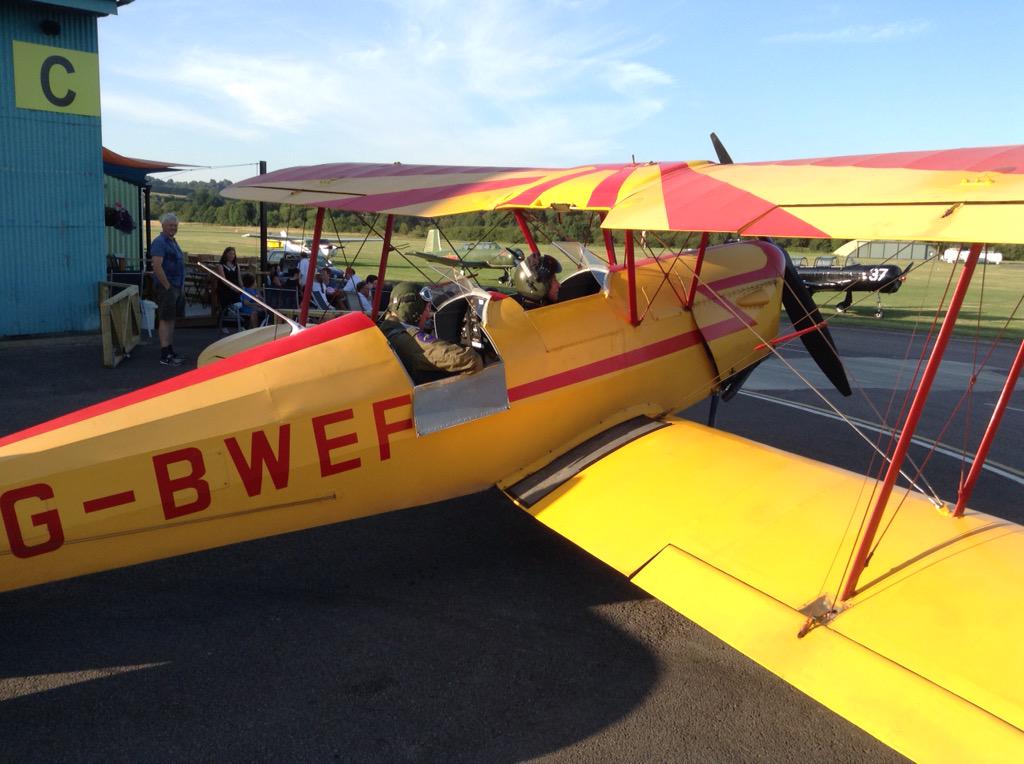 pilotshubuk's tweet photo. Lovely day for Saturday brunch @ The Pilot's Hub! @yourtownreigate @EarlswoodStJohn @RedhillATC #surrey @LoveReigate http://t.co/i4Pm2P7PJb