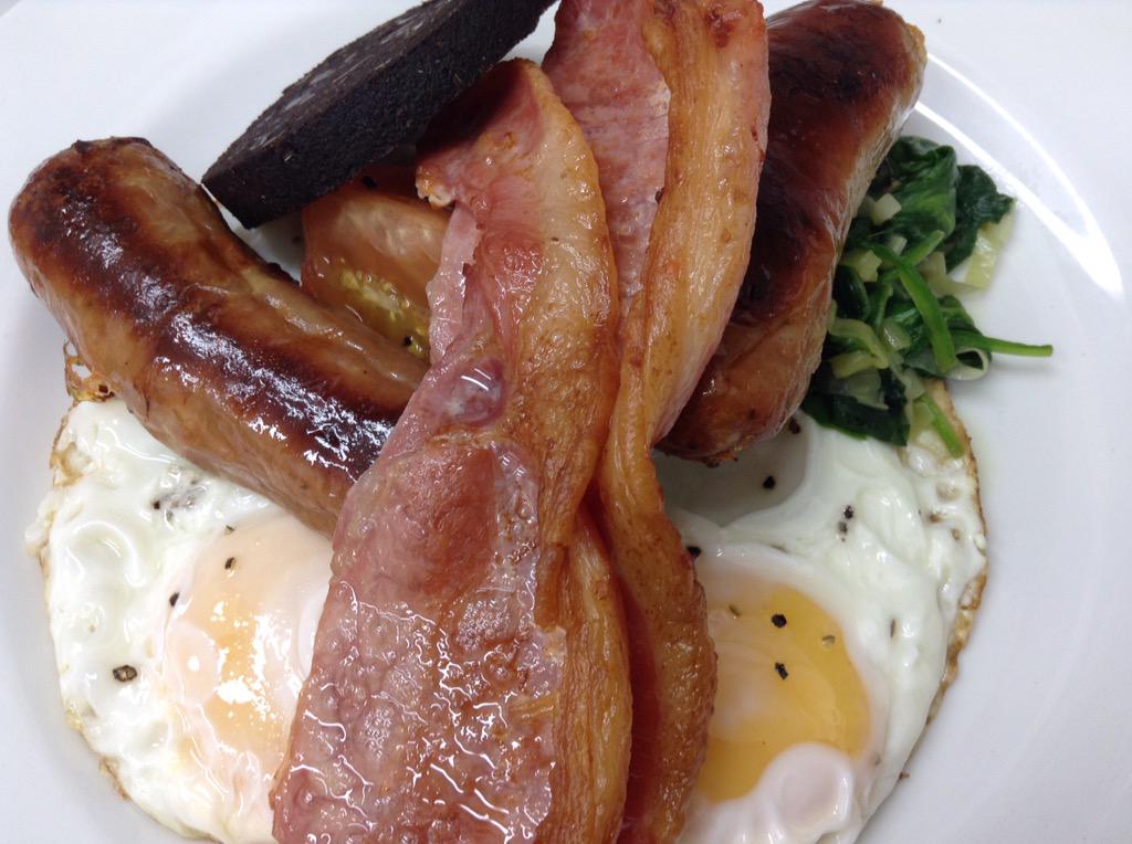 pilotshubuk's tweet photo. Lovely day for Saturday brunch @ The Pilot's Hub! @yourtownreigate @EarlswoodStJohn @RedhillATC #surrey @LoveReigate http://t.co/i4Pm2P7PJb