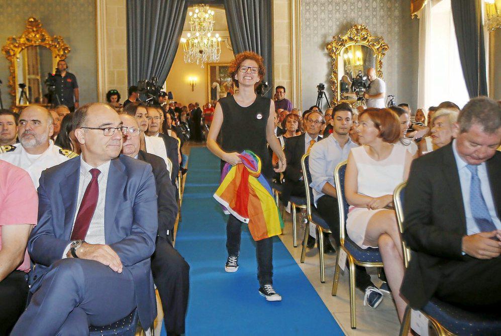 cultorocom's tweet photo. FALACIA 16: "Jamás, en mi vida, he ido a una ganadería de ganado bravo” http://t.co/t29oqakezR Y opina la tía... http://t.co/WG6r8xgFVV
