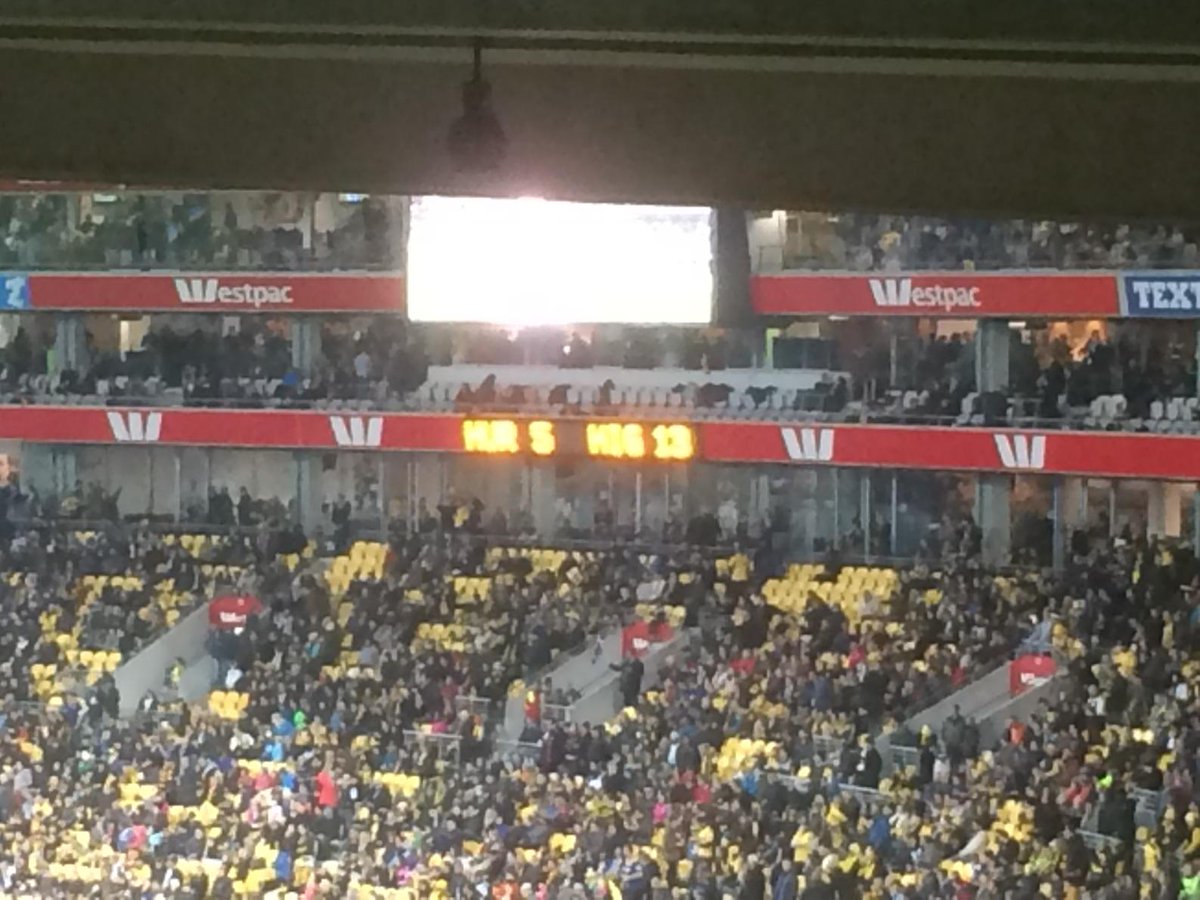 Great crowd..40 min down...unbelievable contest...which team wants it more...