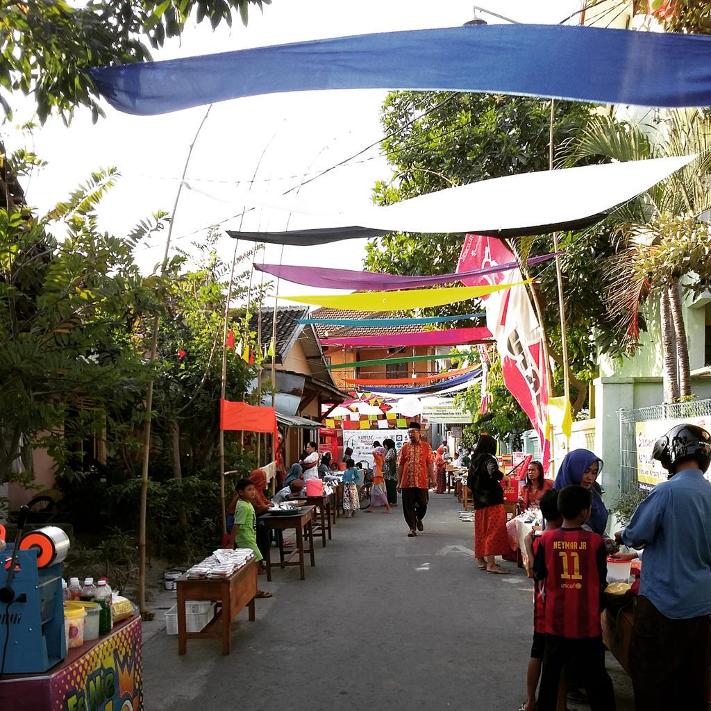 RamadhanBwi's tweet photo. Kampung Ramadhan Sore ini, Di meriahkan Rozi Abdillah .. merapat dulur ! http://t.co/mDtv0WkBbc