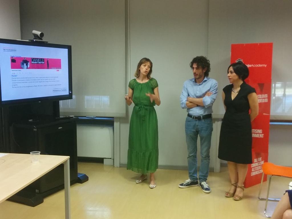 michamati's tweet photo. Il team #smartninja presenta una bella strategia alla #ninjafactory http://t.co/QTHijKi0mb