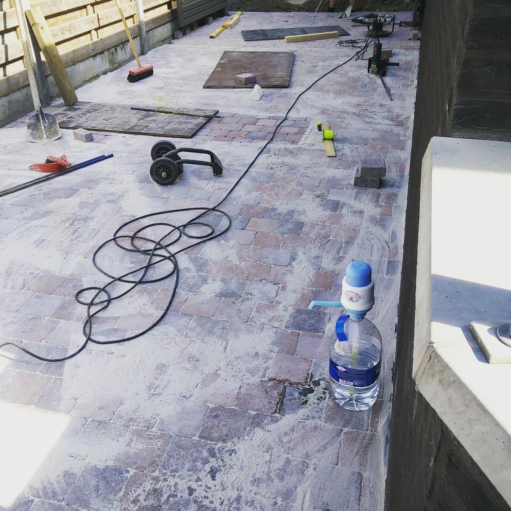 Want to work in the studio instead of this... 😟 #Work #WayTooHot #NotAlwaysDJ #WeAreREMENTO