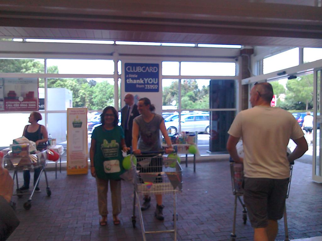 Such fun,Supermarket Sweep @Pinner Superstore #Harrow Foodbank <a href="/enimartins/">Eni Martins</a> <a href="/Bearface1976/">Claire Kingston</a> <a href="/Tesco_London/">Tesco London</a>