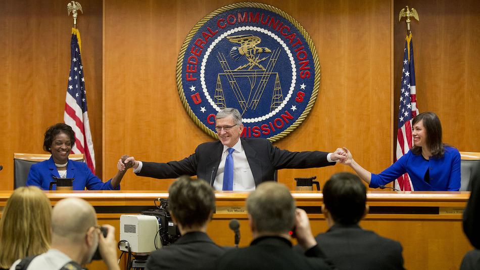 LBGliamstevens's tweet photo. It has been a good year and more is coming. Fair and square, net neutrality for all... >> http://t.co/lo3b434XXM http://t.co/ToTDi0rZaW