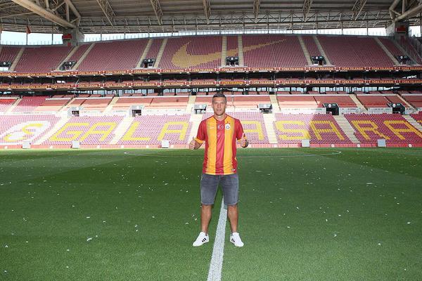 OBSpor's tweet photo. Lukas Podolski: "Ben de artık bir aslanım" http://t.co/hxTZ4MQpoJ